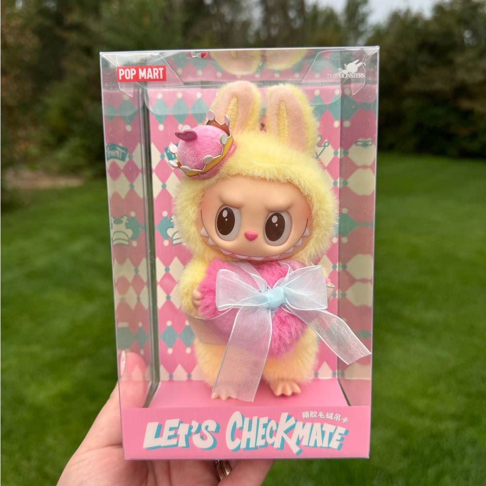 Let's Checkmate Labubu - Yellow and Pink NIB